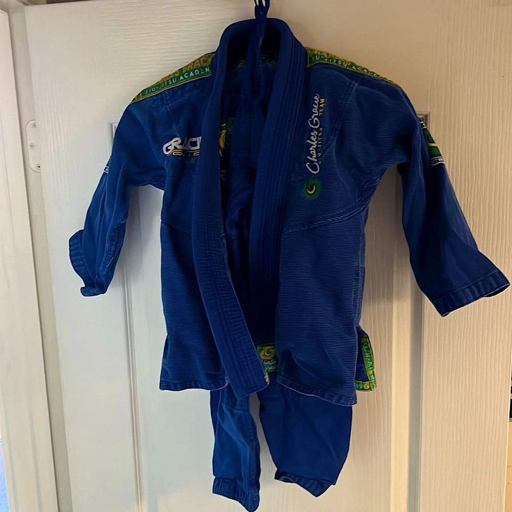 Kids Charles Gracie Gi, M-0 (for a 4/5 year old).